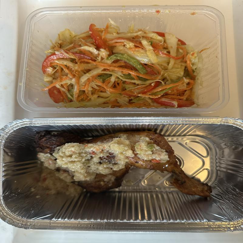 SALADE PIKLIZ & GRILLADE DE CUISSE DE POULET SALADE PIKLIZ & GRILLADE DE CUISSE DE POULET