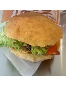 Bokit complet (steak haché/œuf/jambon/fromage/saucisse)