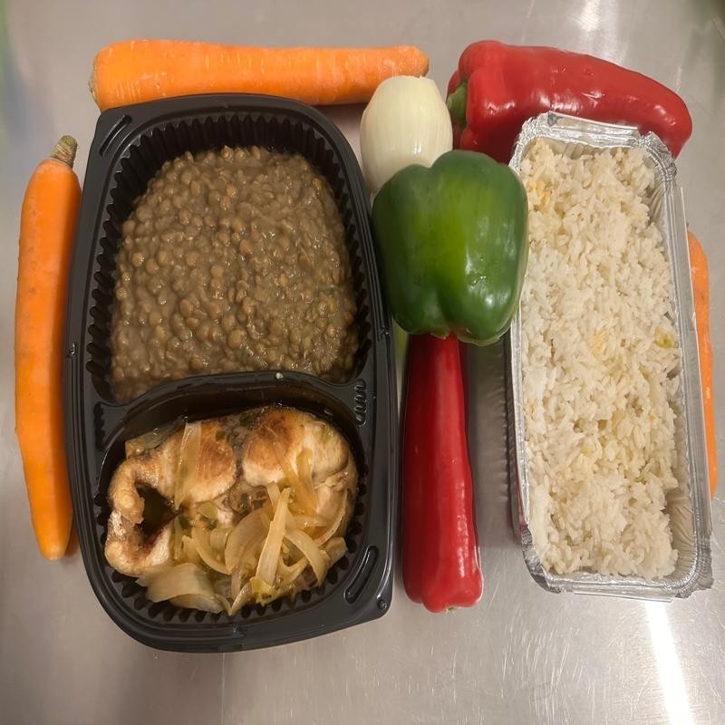 POISSON FRIT ( Dorade ou Perroquet), accompagnement Riz & Lentilles POISSON FRIT ( Dorade ou Perroquet), accompagnement Riz & Lentilles